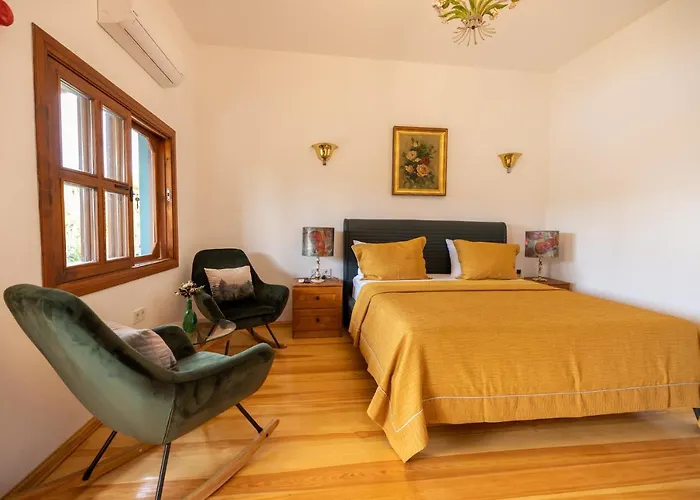 Gulzade Butik B&B 울라